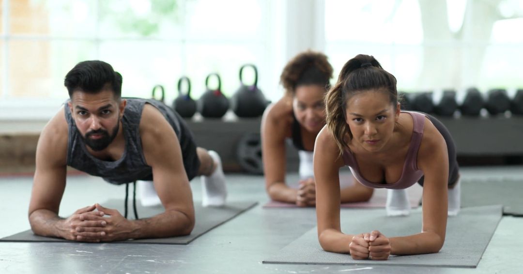 Trening je najbolje obaviti pred kraj posta ili odmah nakon prvog obroka, uz umereni intenzitet i prilagođen unos proteina i tečnosti.