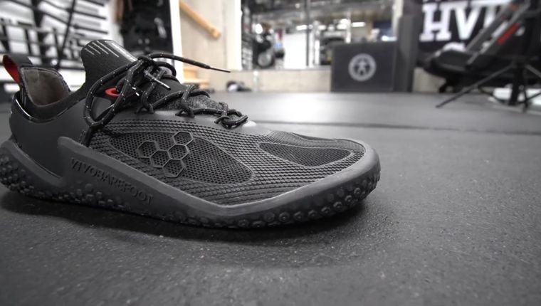 Crna barefoot patika sa tankim đonom i širokim prednjim delom